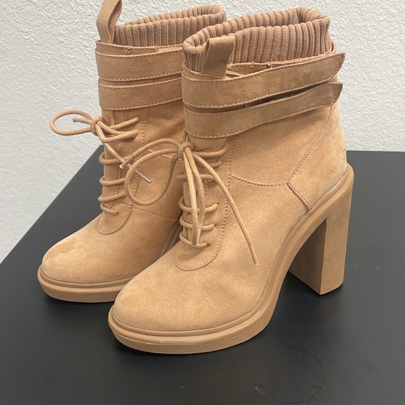 Women Boots - Picture 3 of 4